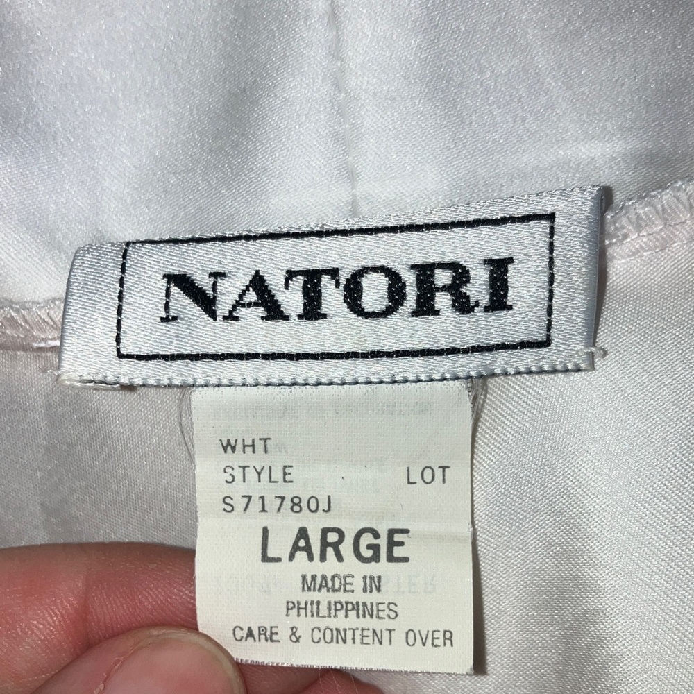 Natori Vintage White Satin Robe with Embroidered Pink Lily Flowers‎ - Picture 6 of 7